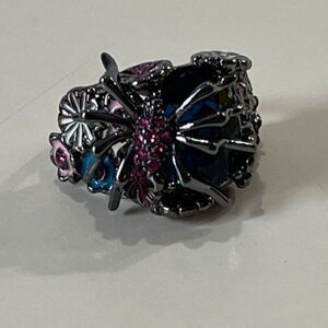 Elegant Black and Pink Floral Ring​